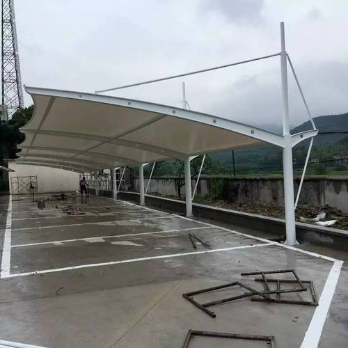 2025新澳门正版免费挂牌灯牌和车棚起火烧上百辆车与车棚起火烧上百辆车怎么办